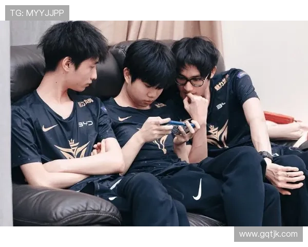 英雄联盟V5战队逆袭之路全景记录与精彩瞬间回顾 英雄联盟V5战队逆袭之路全景记录与精彩瞬间回顾