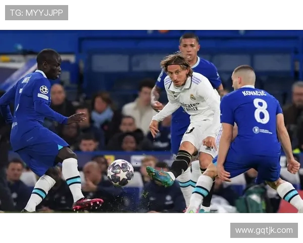 皇马与米兰巅峰对决再度上演球迷期待经典对抗重燃激情 皇马与米兰巅峰对决再度上演球迷期待经典对抗重燃激情