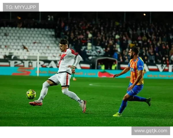 青年人对阵巴伦西亚的精彩较量展现足球激情与年轻活力